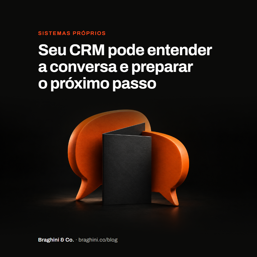 Dois balões de conversa laranja envolvem uma folha escura sem marcas, simbolizando o combinado com o cliente preservado e preparado como proposta.